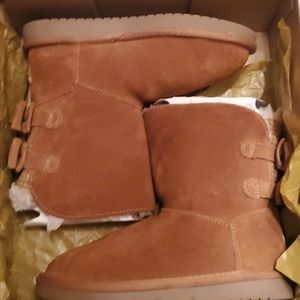 Girl Ugg boots